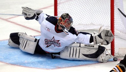 开云中国-中场断球后快速反击训练：两次传球内形成射门机会成准则