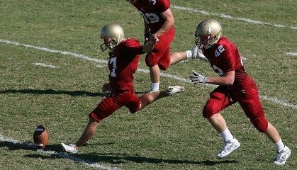 开云体育下载官网-中超争冠形势趋于明朗，上海海港稳居榜首位置