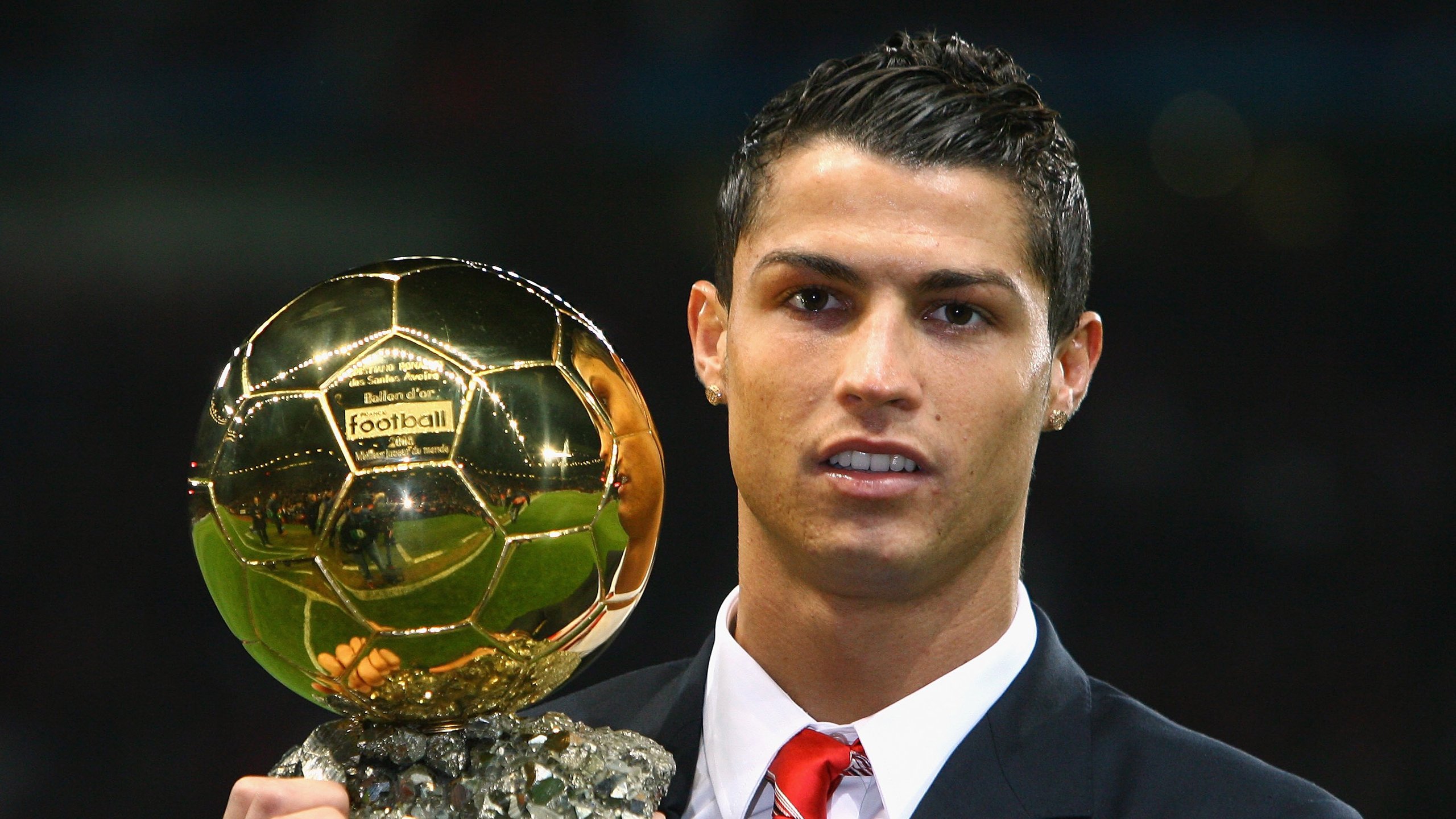 乒乓球边角连打，迫使对手四处奔命